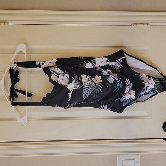 Floral Halter One-Piece Swimsuit Tummy Control NWOT - Picture 11 of 12